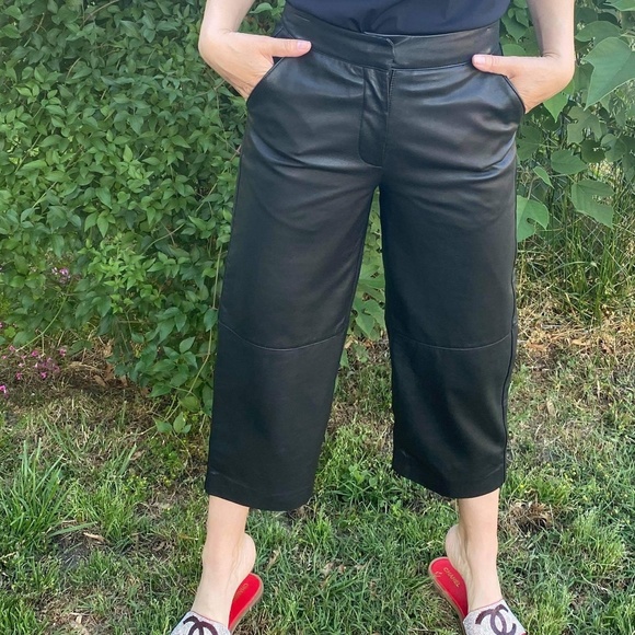 DKNY BLACK LEATHER CAPRI PANTS size 2 NWT - Picture 1 of 2